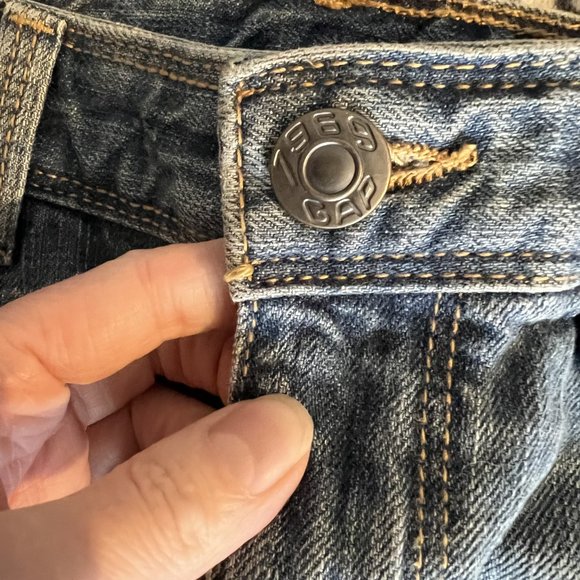 Gap mini jean skirt size 4/27 slightly naturally distressed, Never Worn, NWOT - Picture 3 of 7